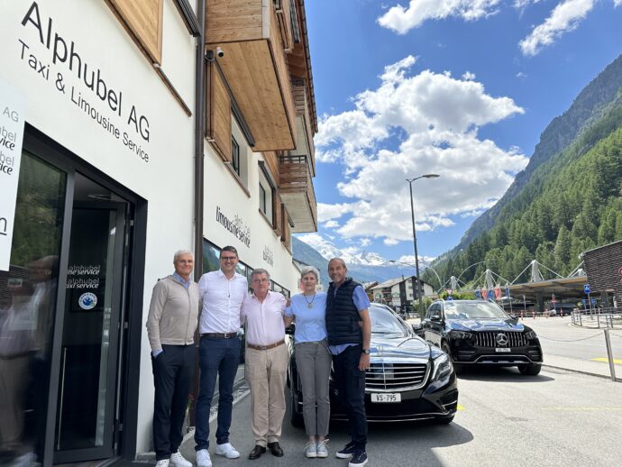 «Alphubel Limousine & Taxi Service» bei Bucher Travel Inc. integriert.